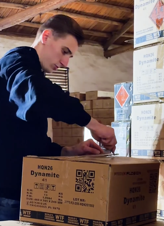 Agent 007 of Pro XPloison Fireworks Agent 007 of Pro XPloison Fireworks